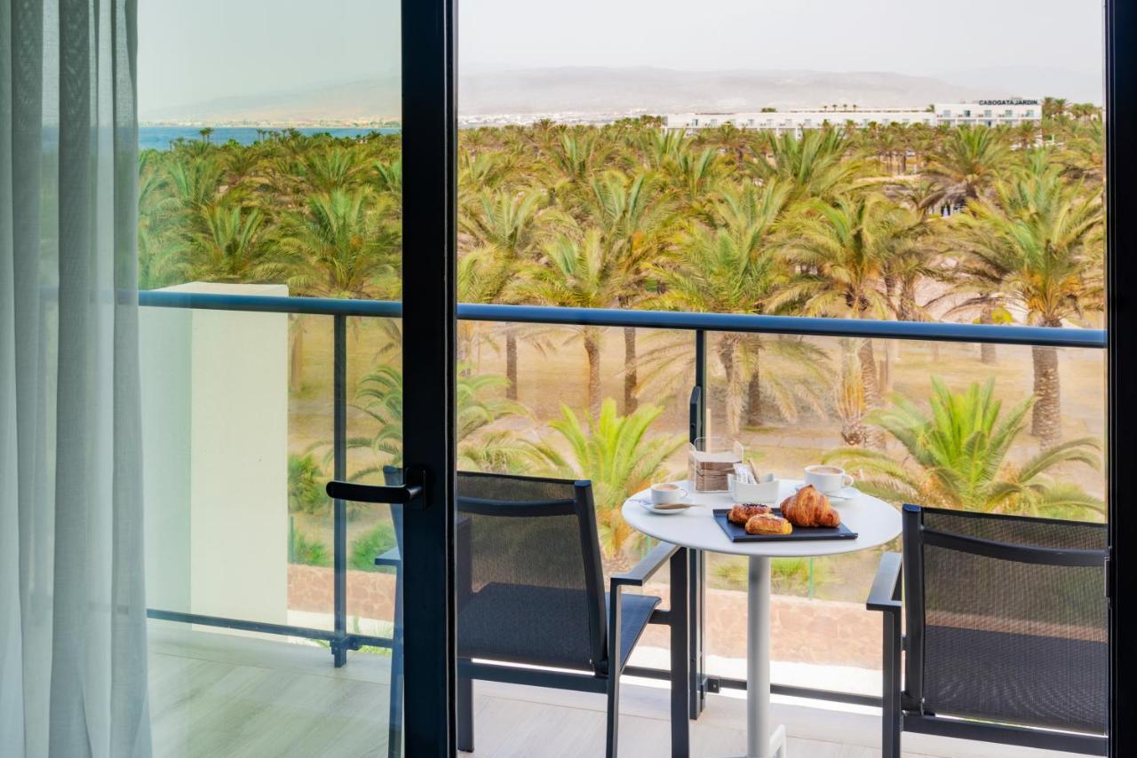 Cabogata Beach Hotel Retamar  Bagian luar foto A balcony at the hotel