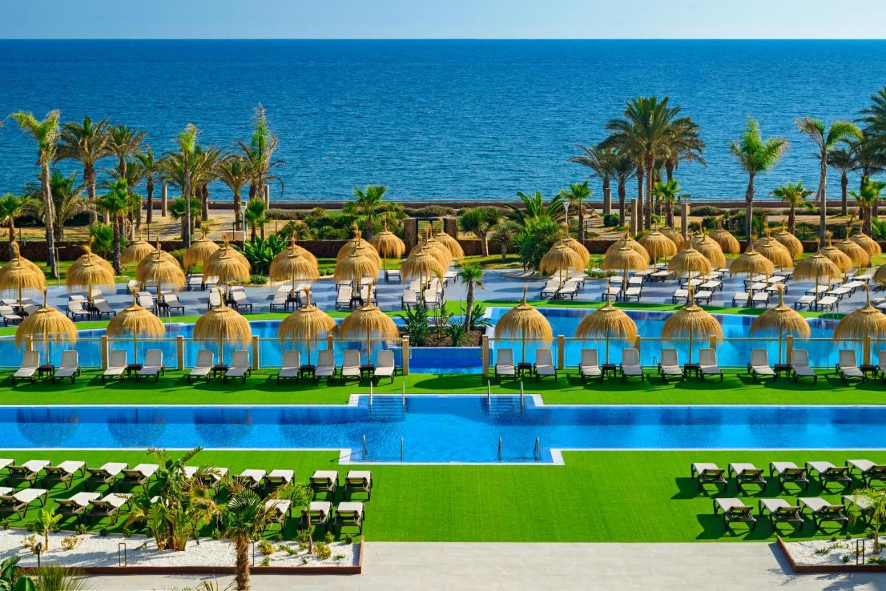 Cabogata Beach Hotel Retamar  Bagian luar foto The resort's pool area