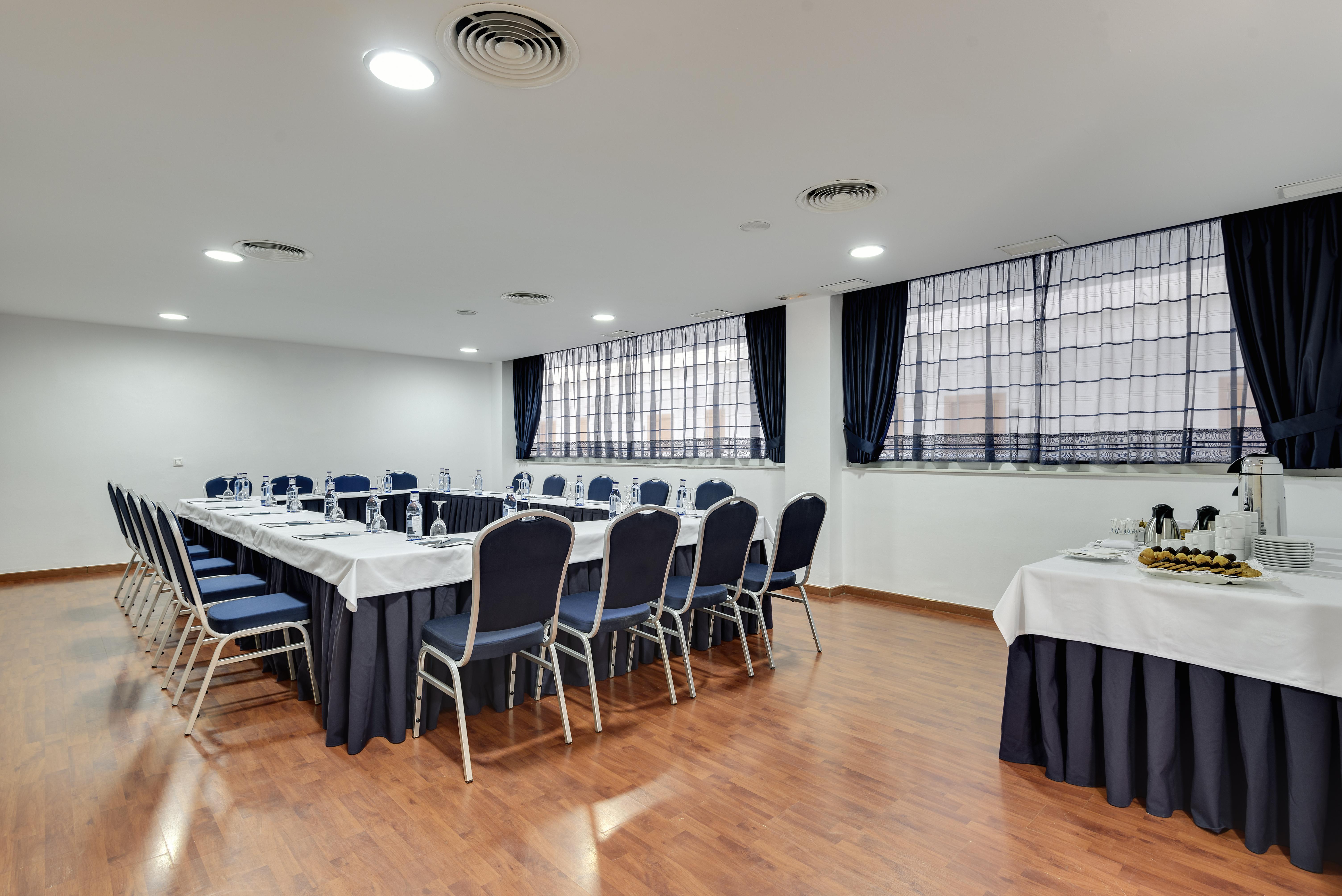 Cabogata Beach Hotel Retamar  Bagian luar foto Meeting room