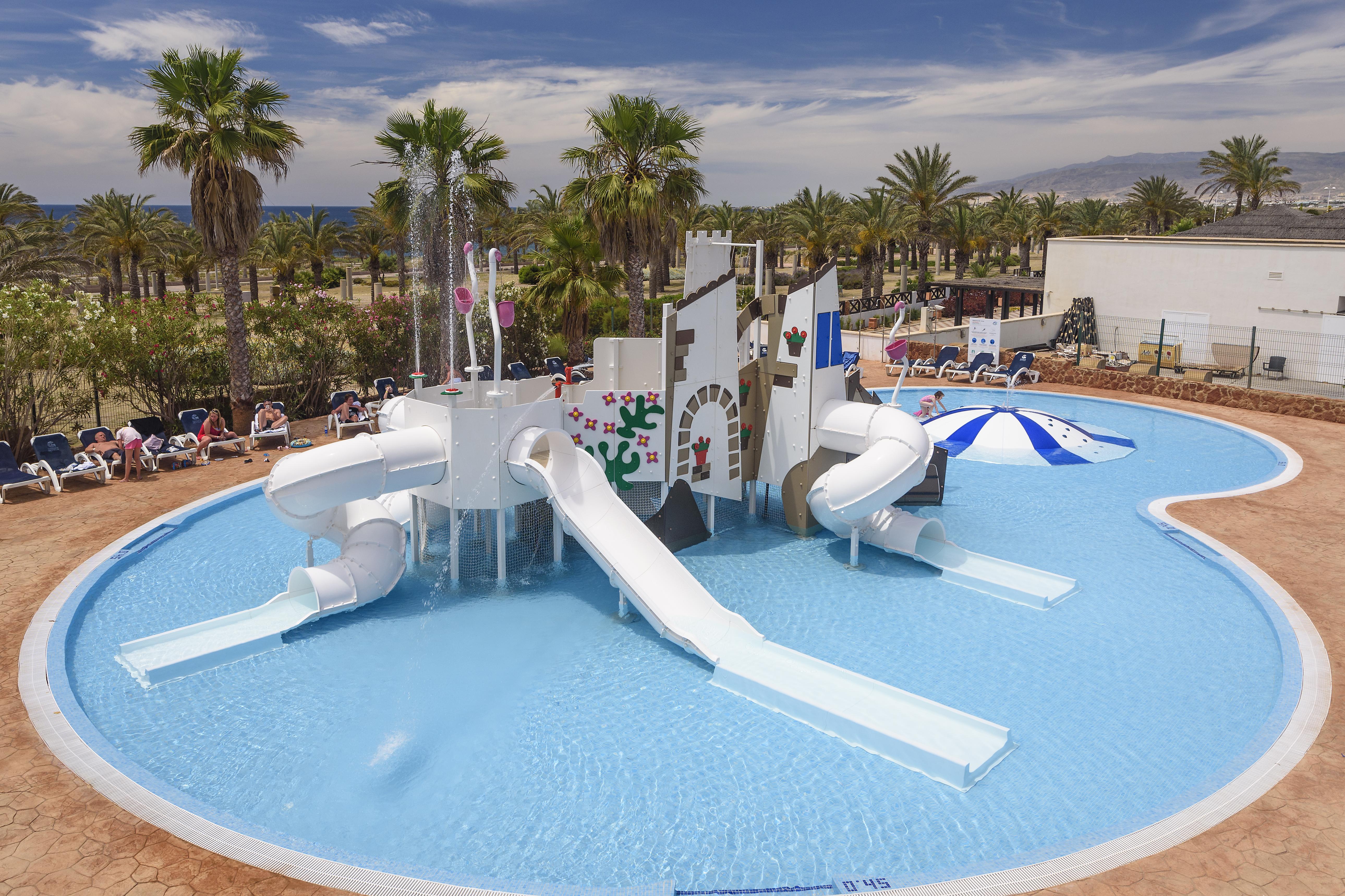 Cabogata Beach Hotel Retamar  Bagian luar foto A water park in Benidorm, Spain