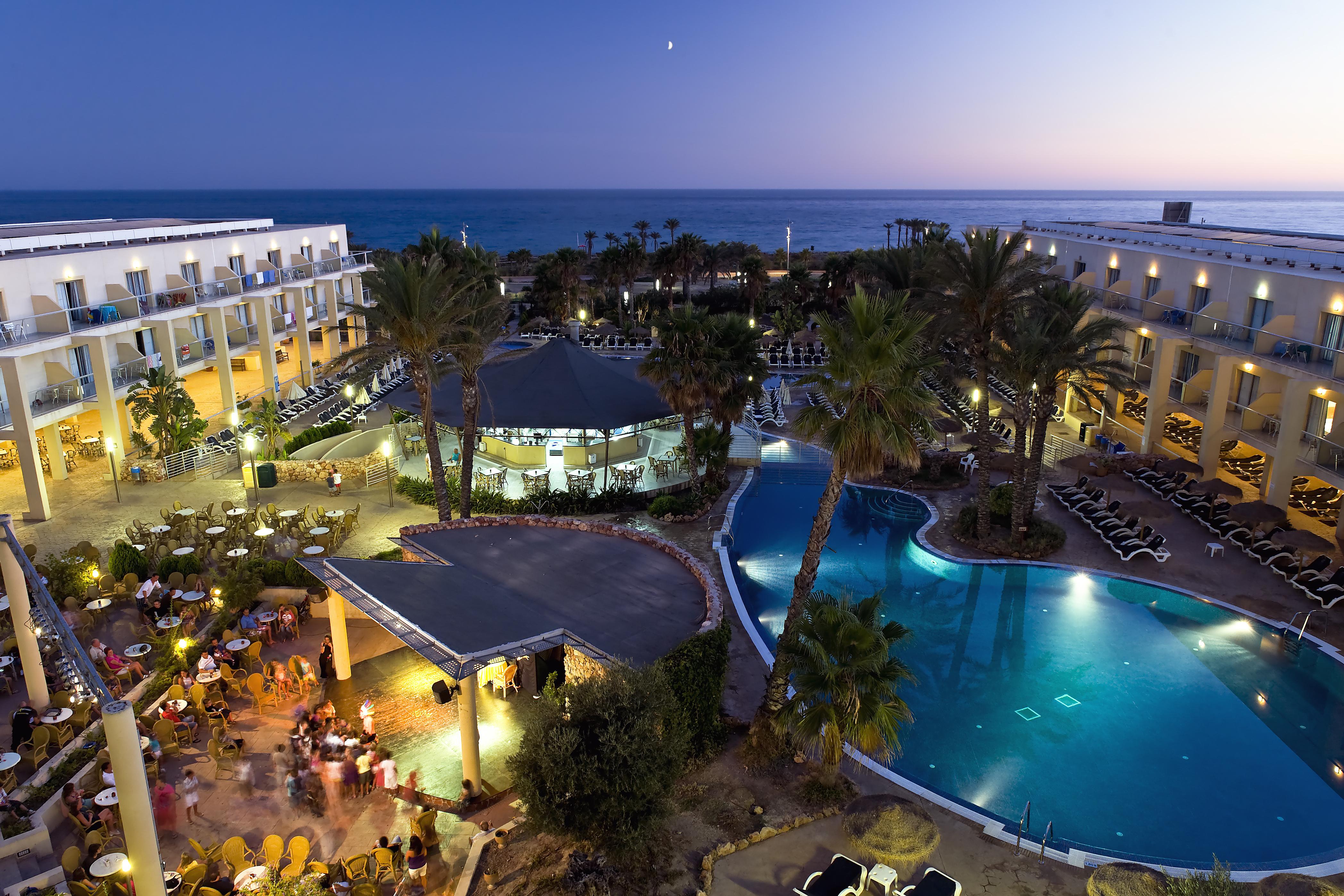 Cabogata Beach Hotel Retamar  Bagian luar foto The Leonardo Village Hotel