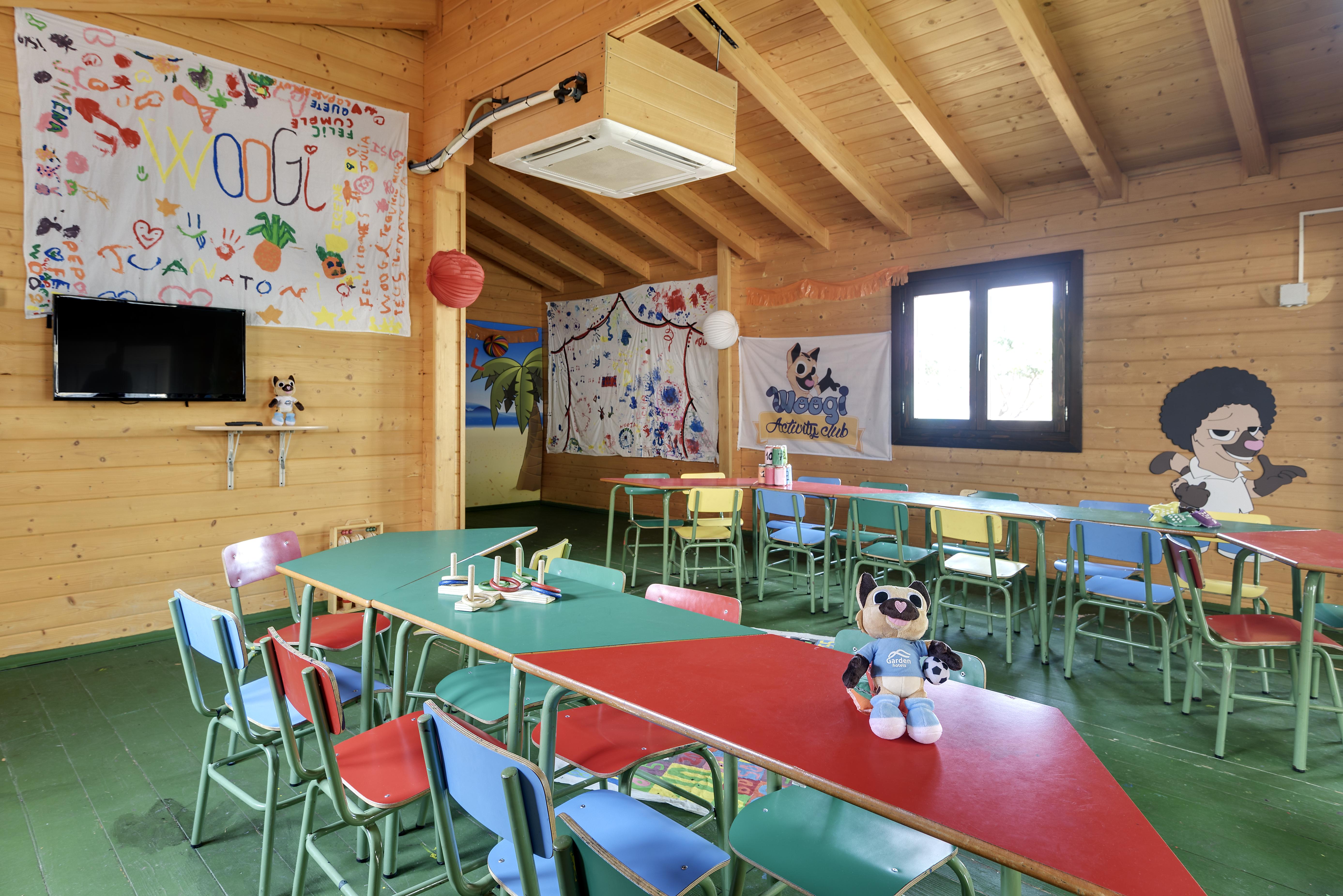 Cabogata Beach Hotel Retamar  Bagian luar foto The nursery