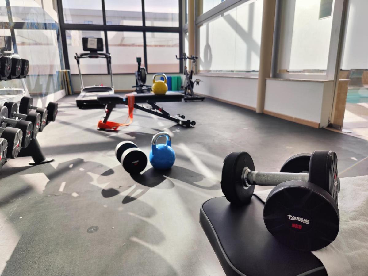 Cabogata Beach Hotel Retamar  Bagian luar foto The gym at the National Training Centre, Loughborough University