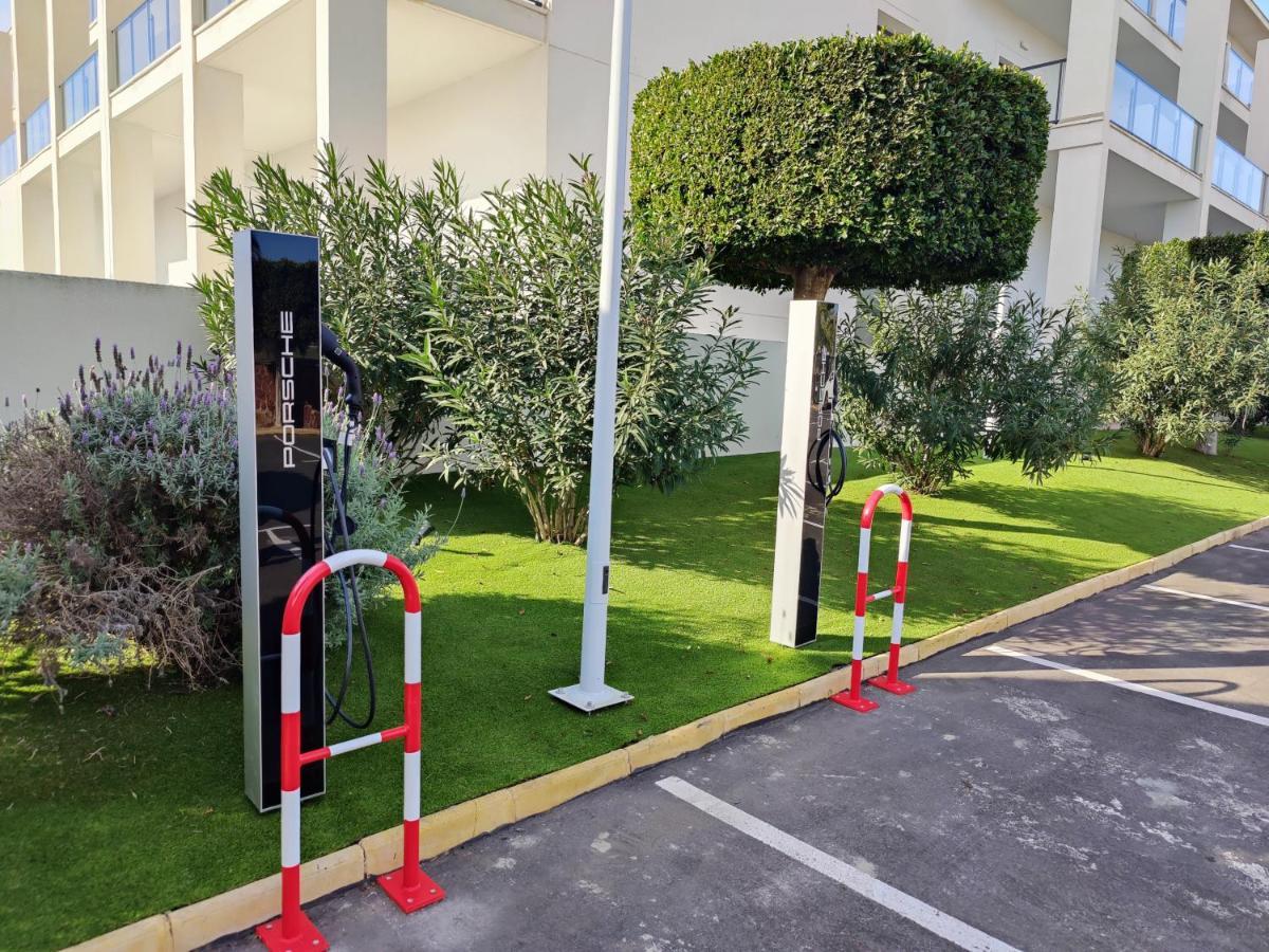 Cabogata Beach Hotel Retamar  Bagian luar foto EV charging station in France
