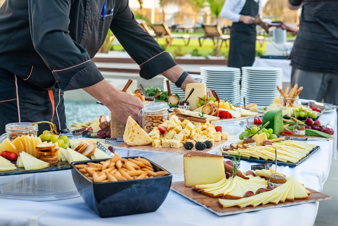Cabogata Beach Hotel Retamar  Bagian luar foto A cheese platter