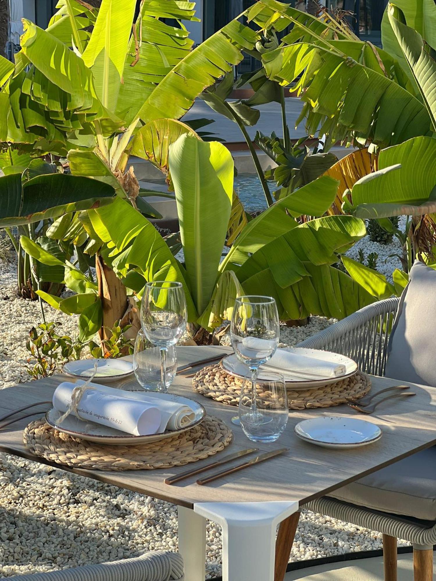 Cabogata Beach Hotel Retamar  Bagian luar foto A table set for a meal