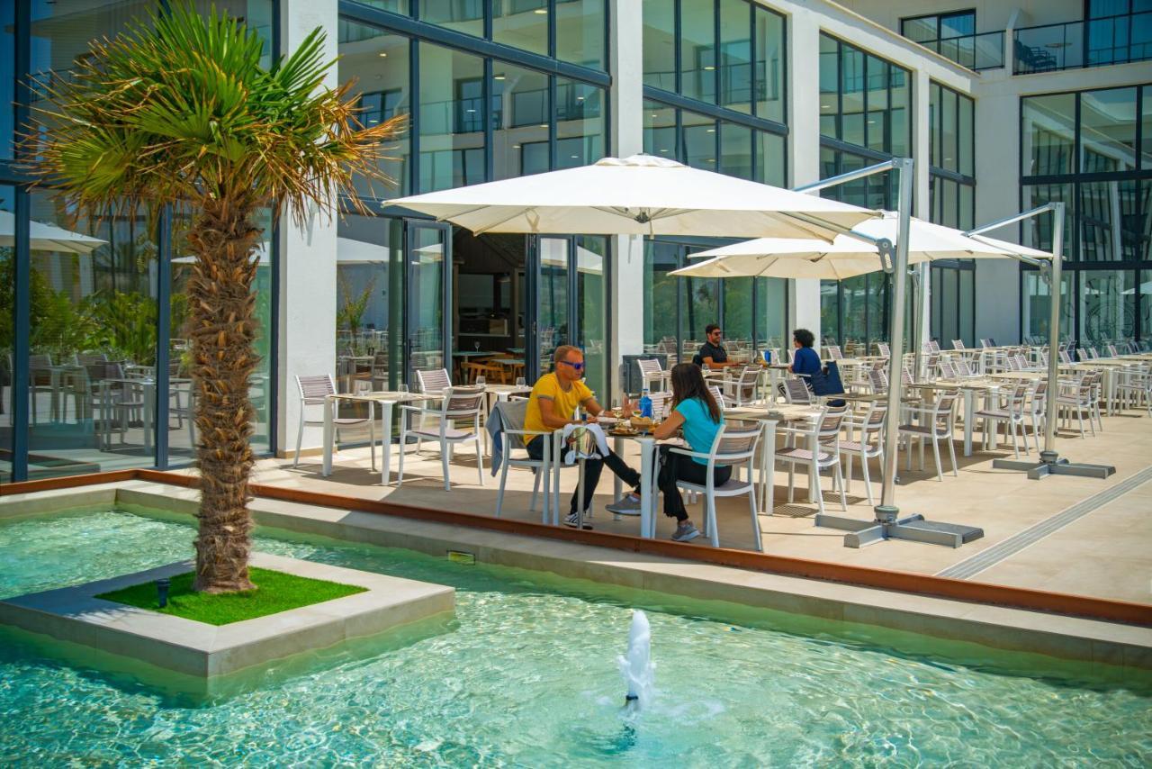 Cabogata Beach Hotel Retamar  Bagian luar foto The restaurant at the airport