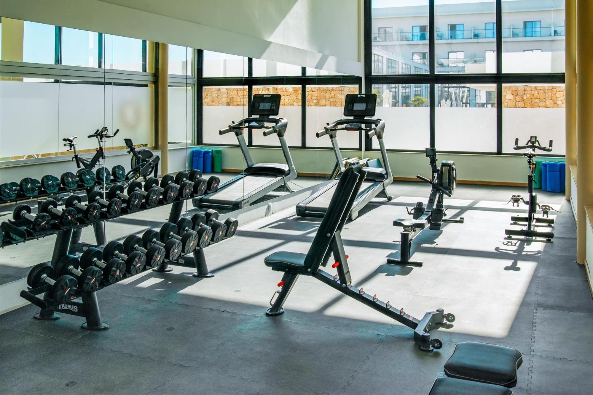 Cabogata Beach Hotel Retamar  Bagian luar foto The gym at the University of Roehampton