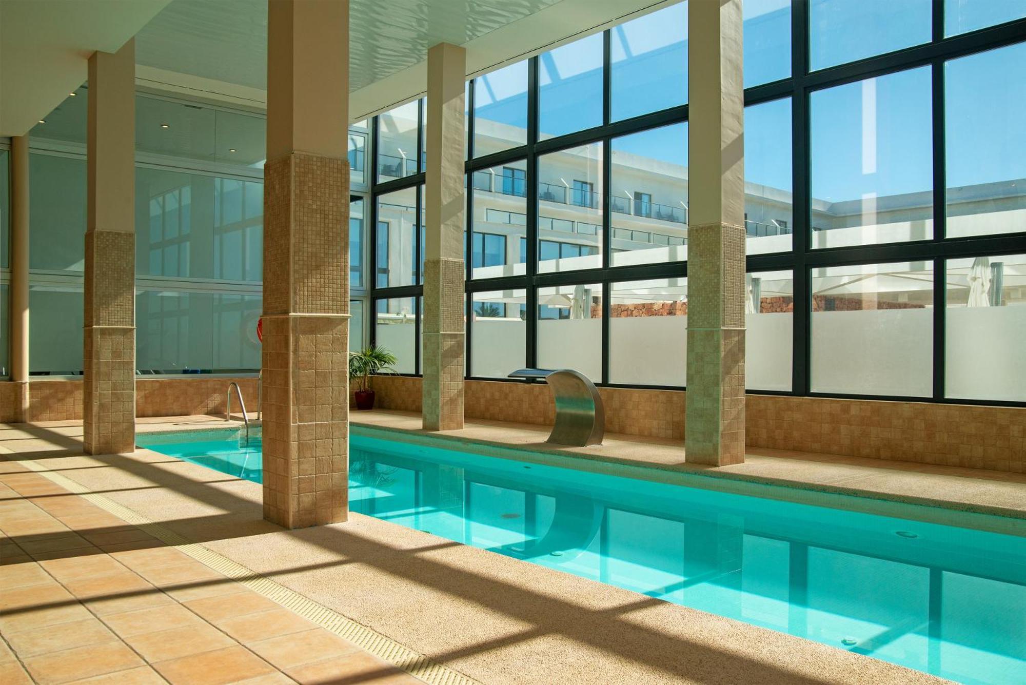 Cabogata Beach Hotel Retamar  Bagian luar foto The swimming pool at the hotel