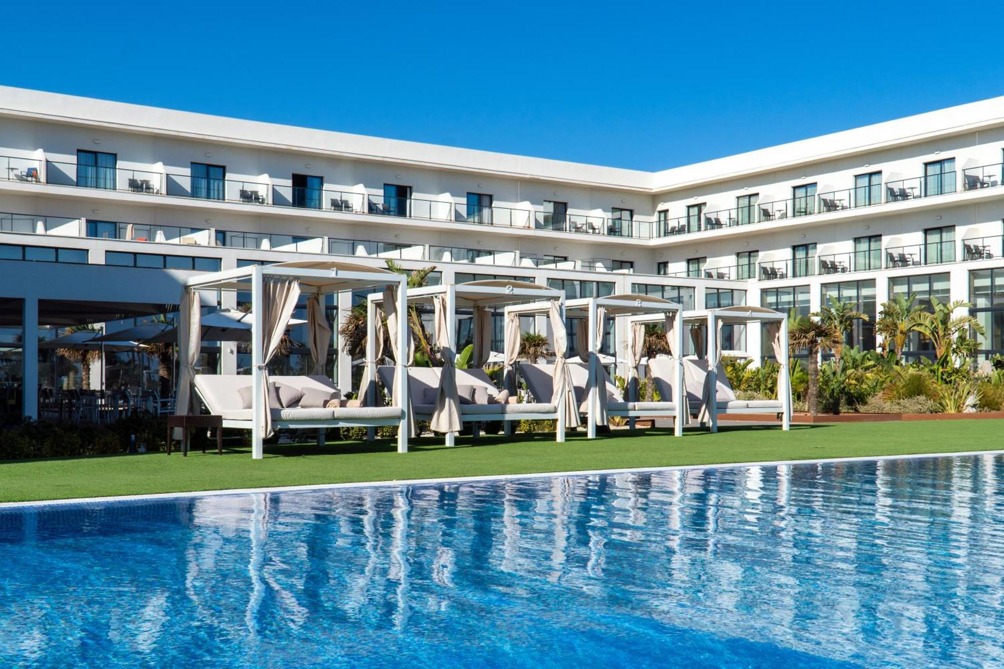 Cabogata Beach Hotel Retamar  Bagian luar foto The hotel's pool